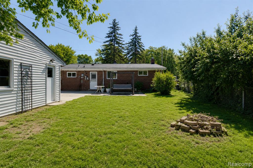 9101 Merriman Road, Livonia, MI 48150 — Photo 24