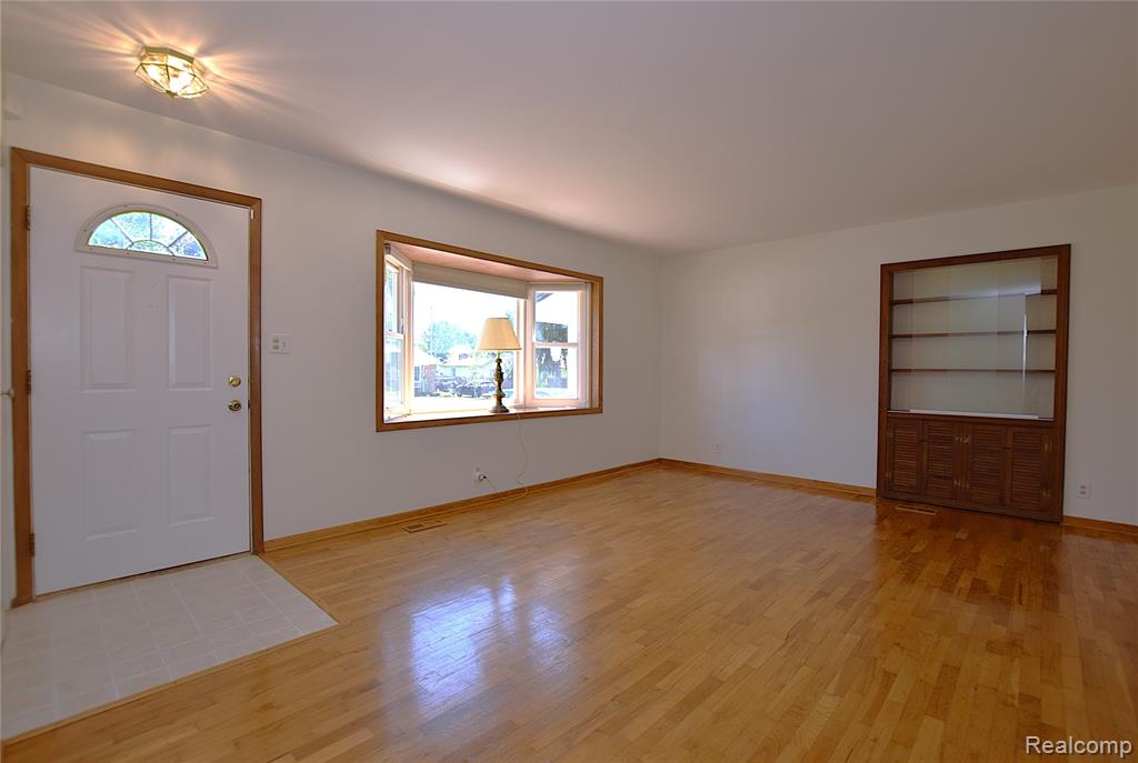 5326 Durwood Drive, Swartz Creek, MI 48473 — Photo 2