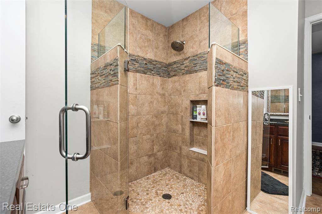 2275 Richwood Road, Auburn Hills, MI 48326 — Photo 24