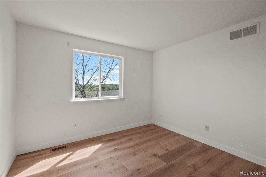 7870 GREENE FARM Drive, Ypsilanti, MI 48197 — Photo 24