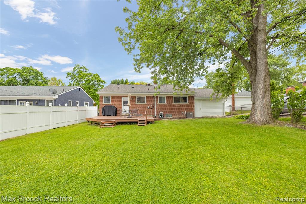 828 W Baker Avenue, Clawson, MI — Photo 42