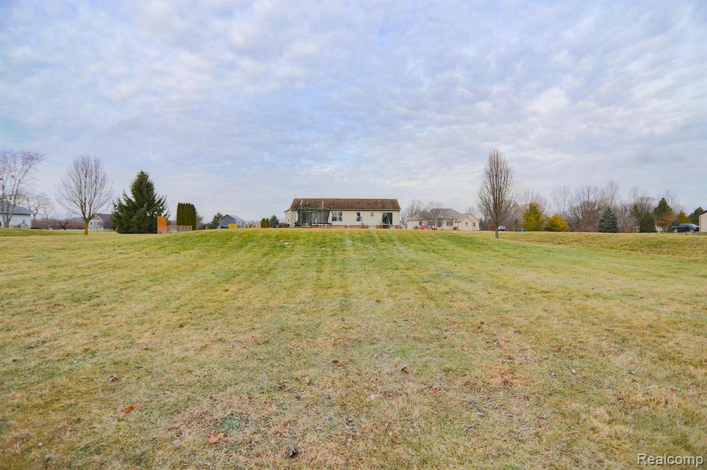 7058 OLDE FARM Trail, Almont, MI 48003 — Photo 10