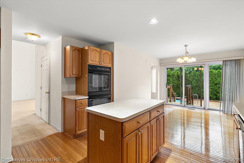 47274 Hunters Park Drive, Plymouth, MI 48170 — Photo 18