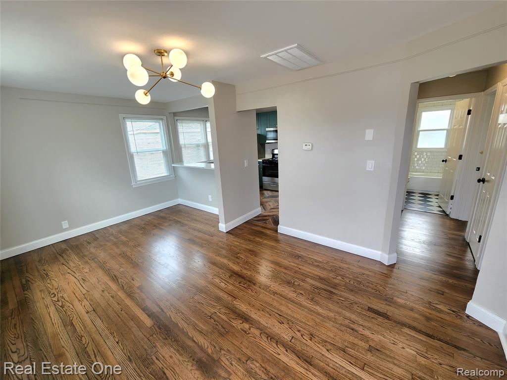 628 E JARVIS Avenue, Hazel Park, MI 48030 — Photo 8