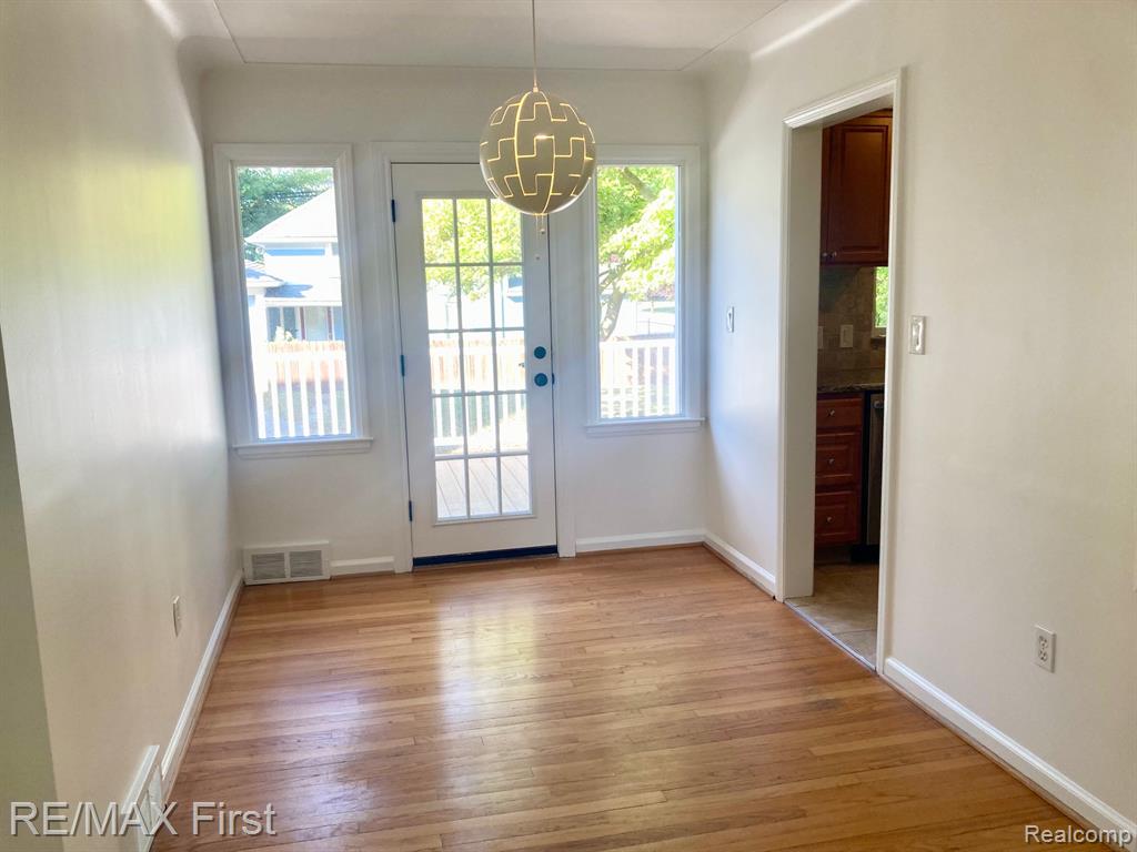 421 E Farnum Avenue, Royal Oak, MI 48067 — Photo 4