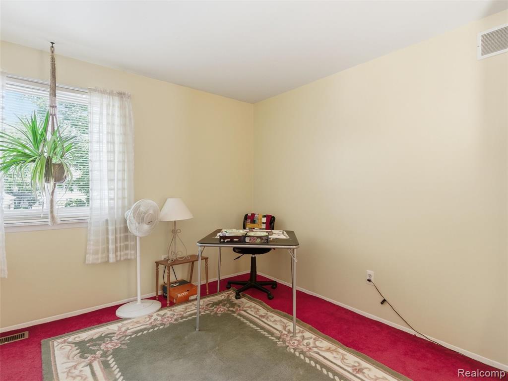 5565 Crescent Road, Waterford, MI 48327 — Photo 20