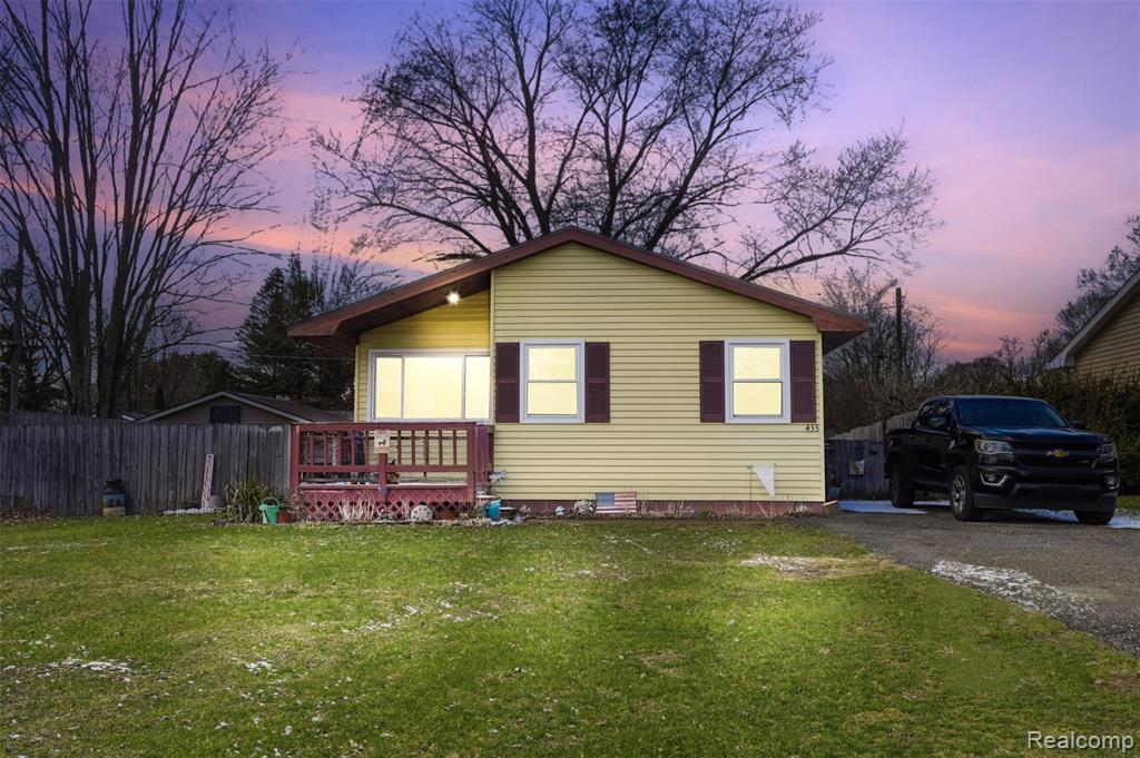 433 Haze, Pinckney, MI 48169 — Photo 2