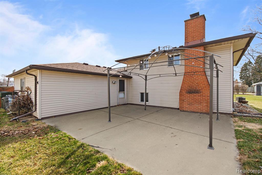 8573 SAN MARCO Boulevard, Sterling Heights, MI 48313 — Photo 24