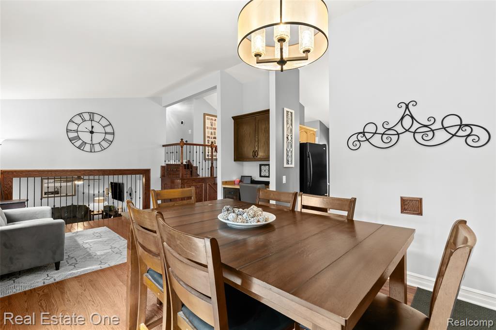 696 Estes Court, Waterford, MI 48327 — Photo 9