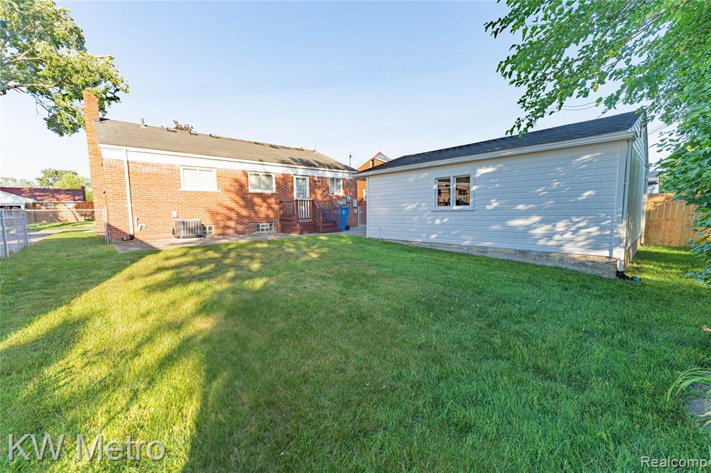 8487 Salem Lane, Dearborn Heights, MI 48127 — Photo 5