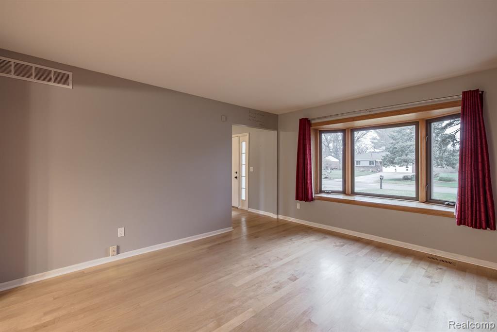 5285 WOODCREEK Trail, Clarkston, MI — Photo 8