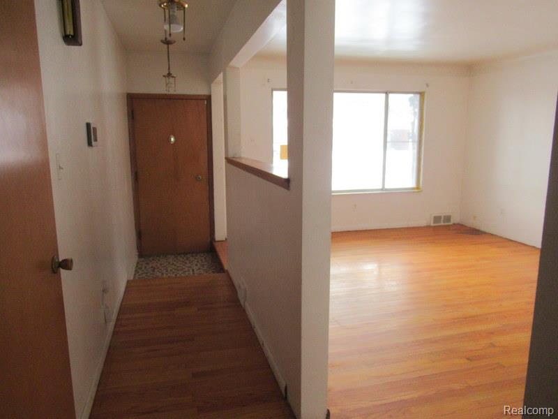 17729 Collinson Avenue, Eastpointe, MI 48021 — Photo 11
