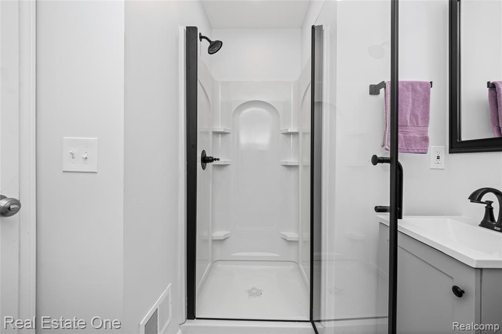 4913 Rioview Drive, Clarkston, MI — Photo 29