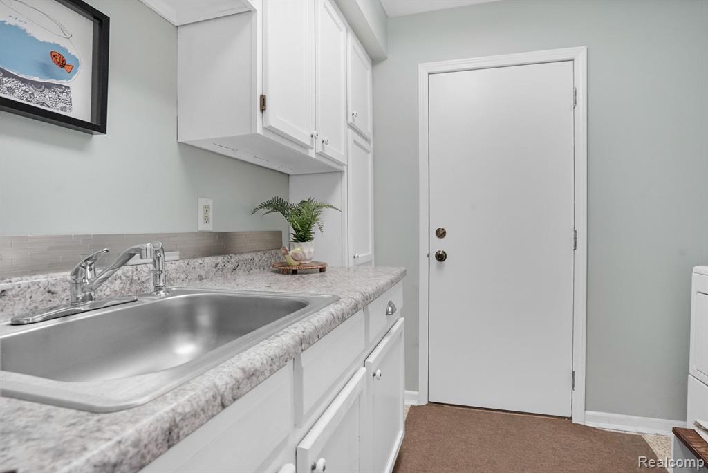 430 CHESTER Court, South Lyon, MI 48178 — Photo 23