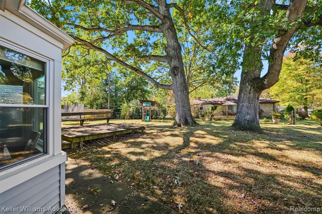 671 E Crest Lane, South Lyon, MI 48178 — Photo 39