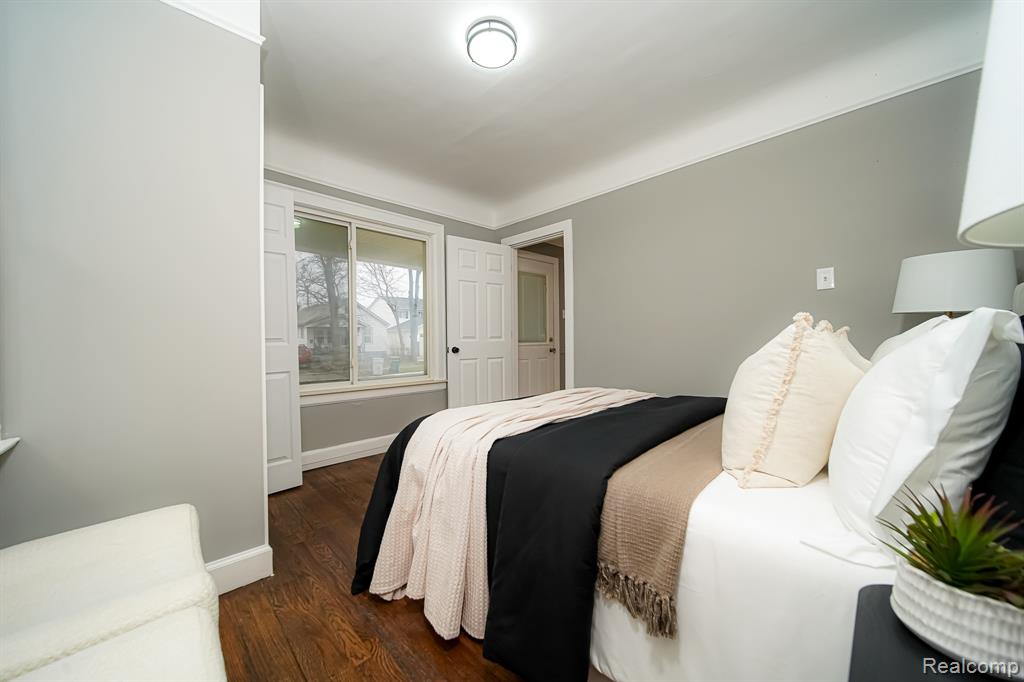 74 W BERNHARD Avenue, Hazel Park, MI 48030 — Photo 27