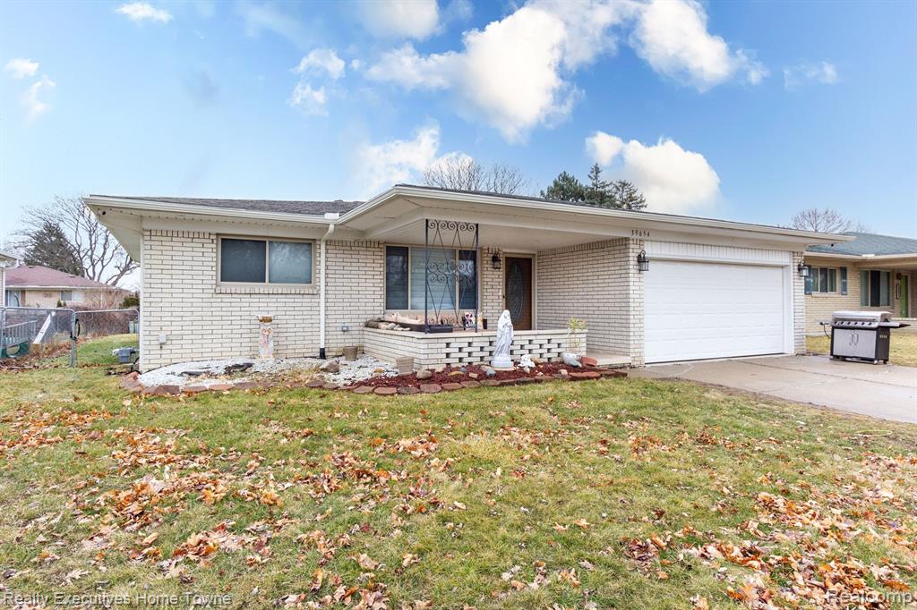 39654 EDGEMONT Drive, Sterling Heights, MI 48310 — Photo 2