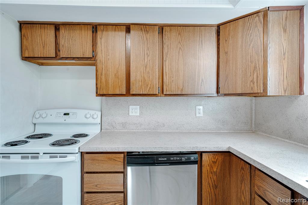 5645 N LINVILLE Street, Westland, MI — Photo 33