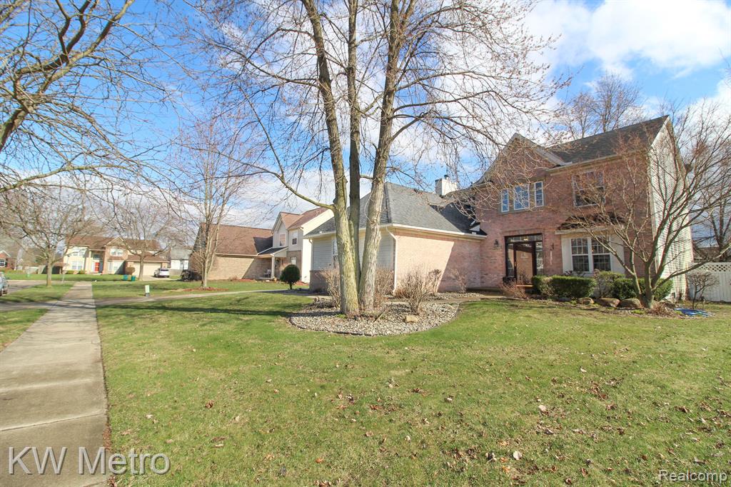 47037 REENE Drive, Belleville, MI 48111 — Photo 2