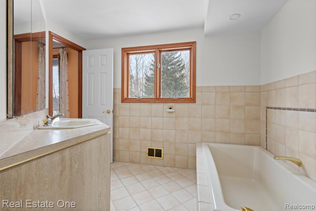 5423 E Sandhill Road, Almont, MI 48003 — Photo 18