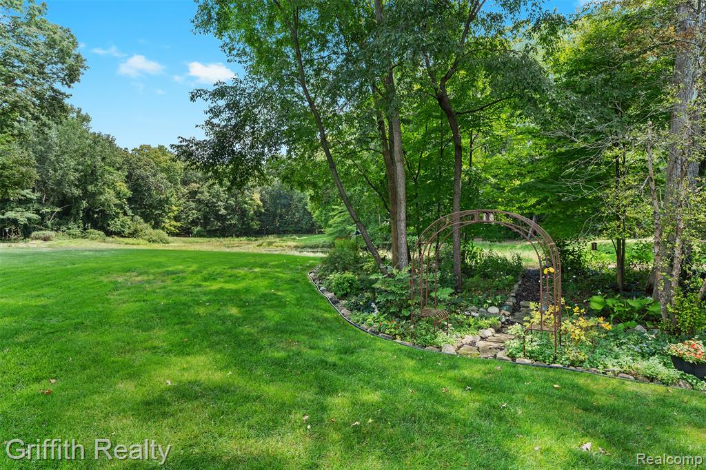 7524 Elmbrooke Way, Brighton, MI 48116 — Photo 46