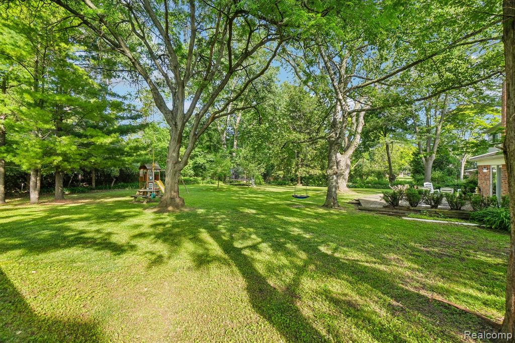 2675 Douglas Drive, Bloomfield Hills, MI 48304 — Photo 46
