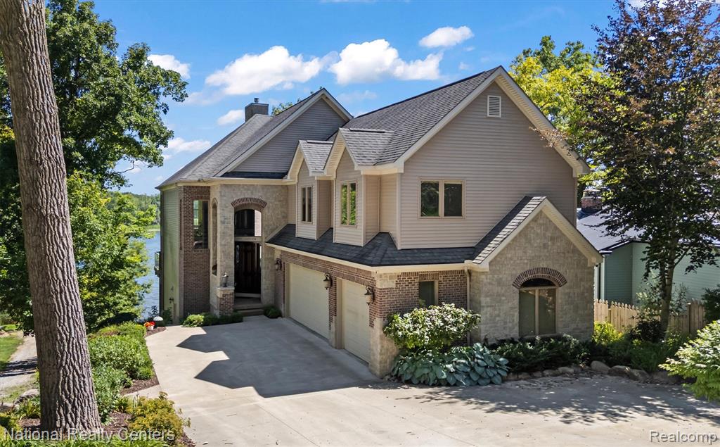 5619 Lakeview Boulevard, Goodrich Vlg, MI — Photo 2
