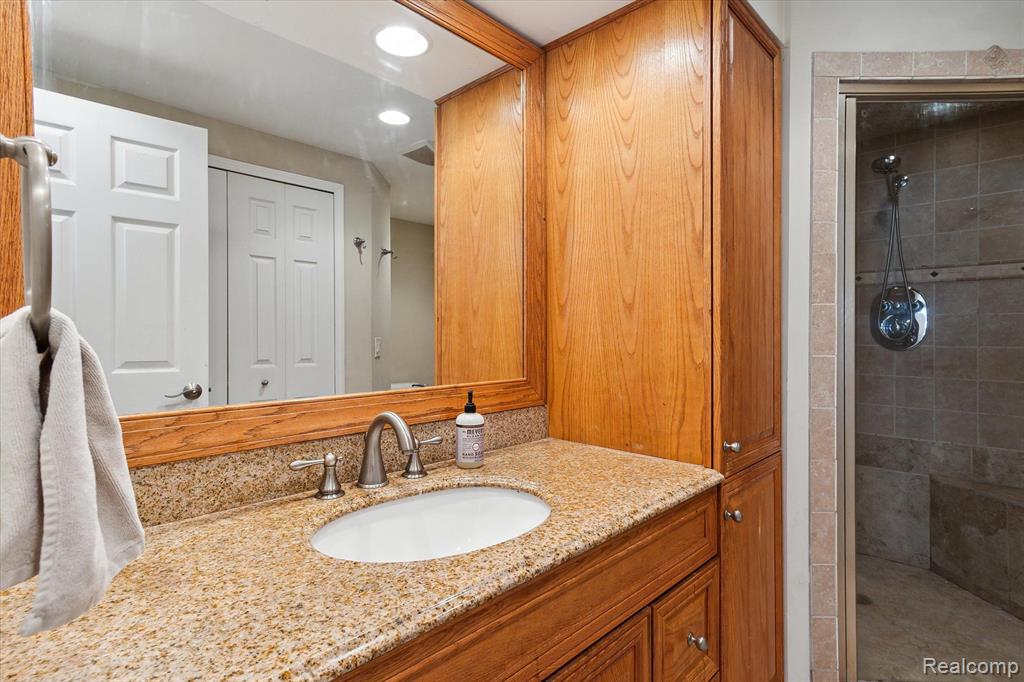 21111 GREENBRIAR Lane, South Lyon, MI 48178 — Photo 40