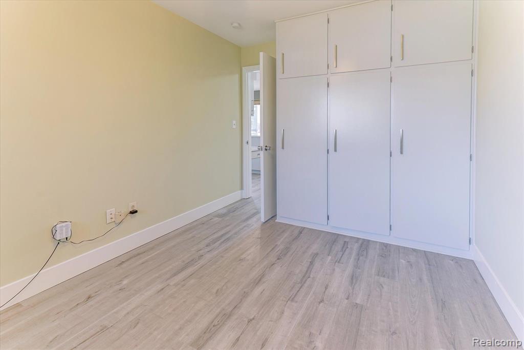 1293 BRAMBLES Drive, Waterford, MI 48328 — Photo 16