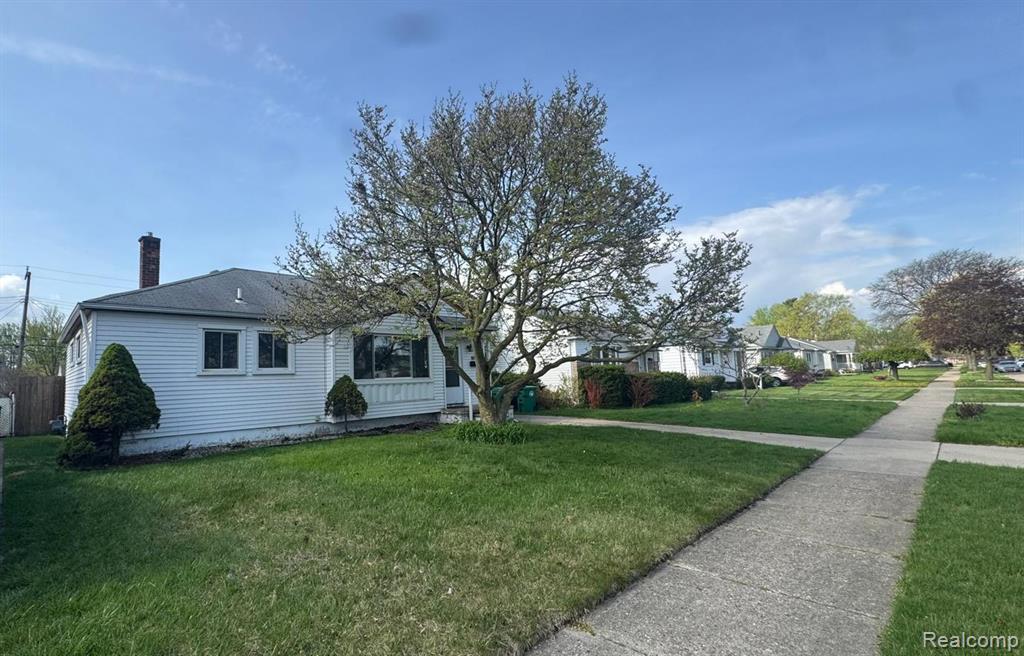 29455 Rosslyn Avenue, Garden City, MI — front exterior