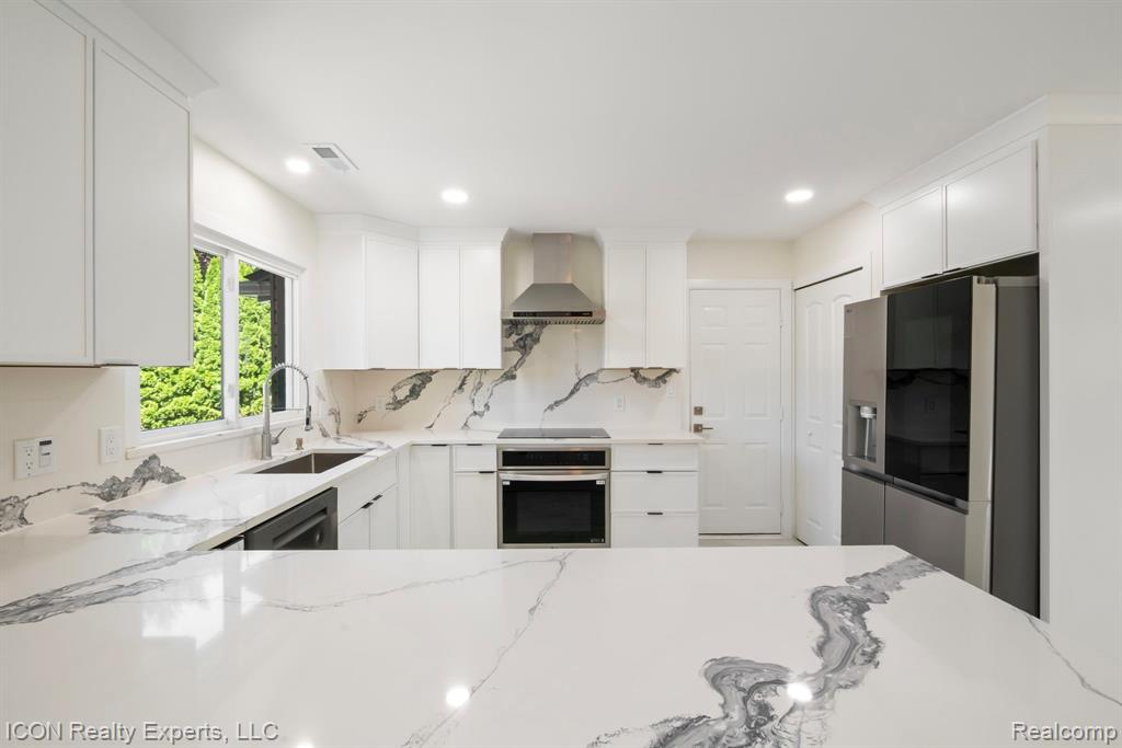 4089 Aberdeen Court, West Bloomfield, MI 48323 — Photo 8
