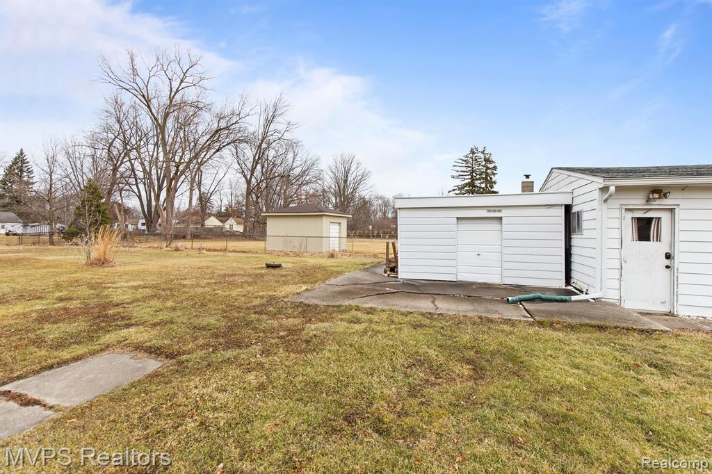 5503 NORTHLAWN Drive, Sterling Heights, MI 48310 — Photo 27