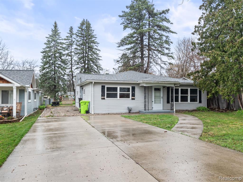 3153 BESSIE Street, Auburn Hills, MI 48326