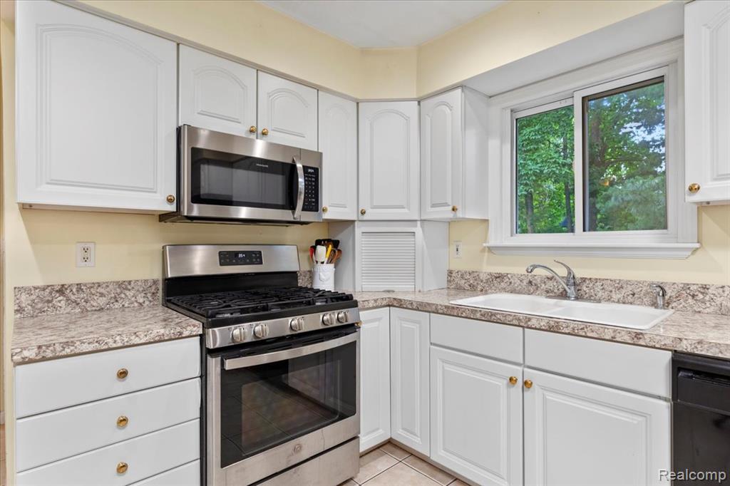 5848 Honert Road, Ortonville, MI 48462 — Photo 11