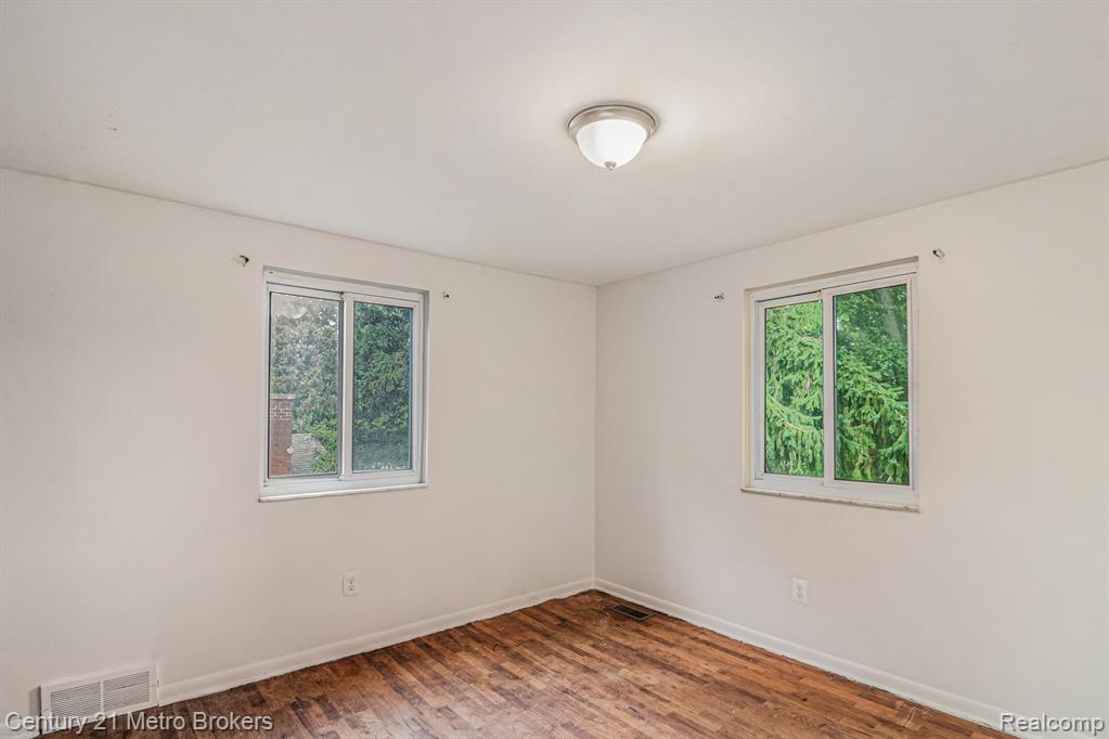 5391 Antoinette Drive, Grand Blanc, MI 48439 — Photo 22