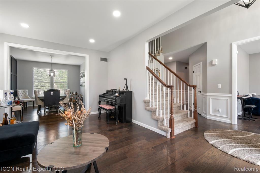 884 Grandview Drive, Commerce Twp, MI 48390 — Photo 15