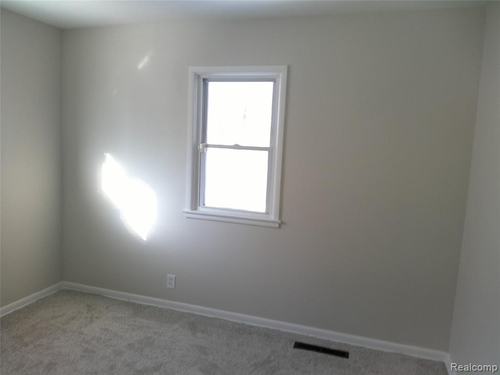 846 W Hemphill Road, Flint, MI 48507 — Photo 15