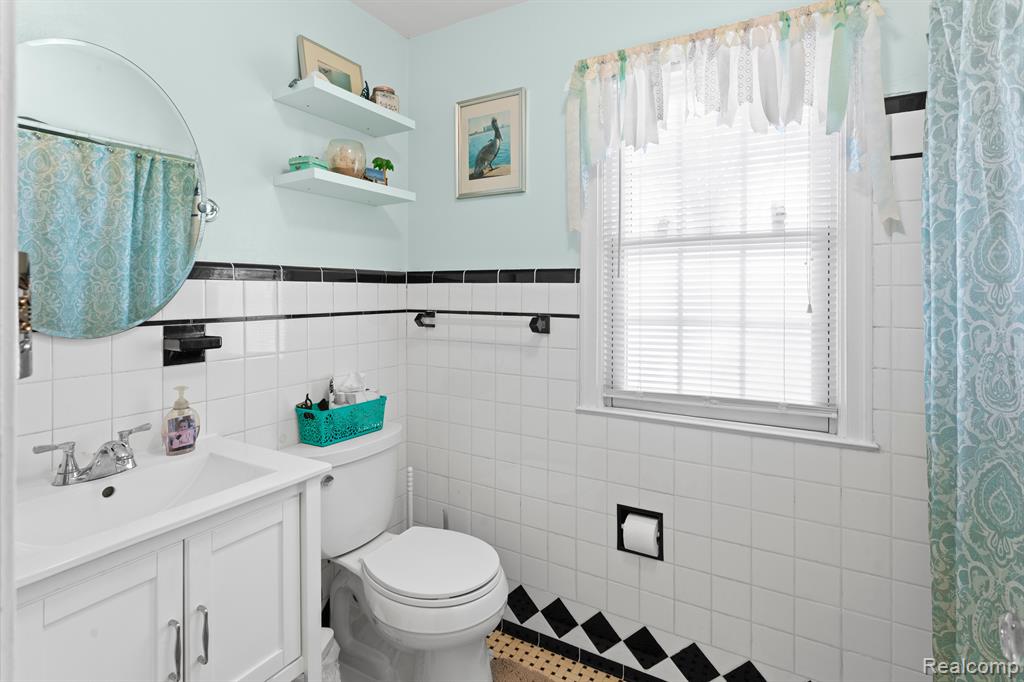9806 BERWICK Street, Livonia, MI 48150 — Photo 25