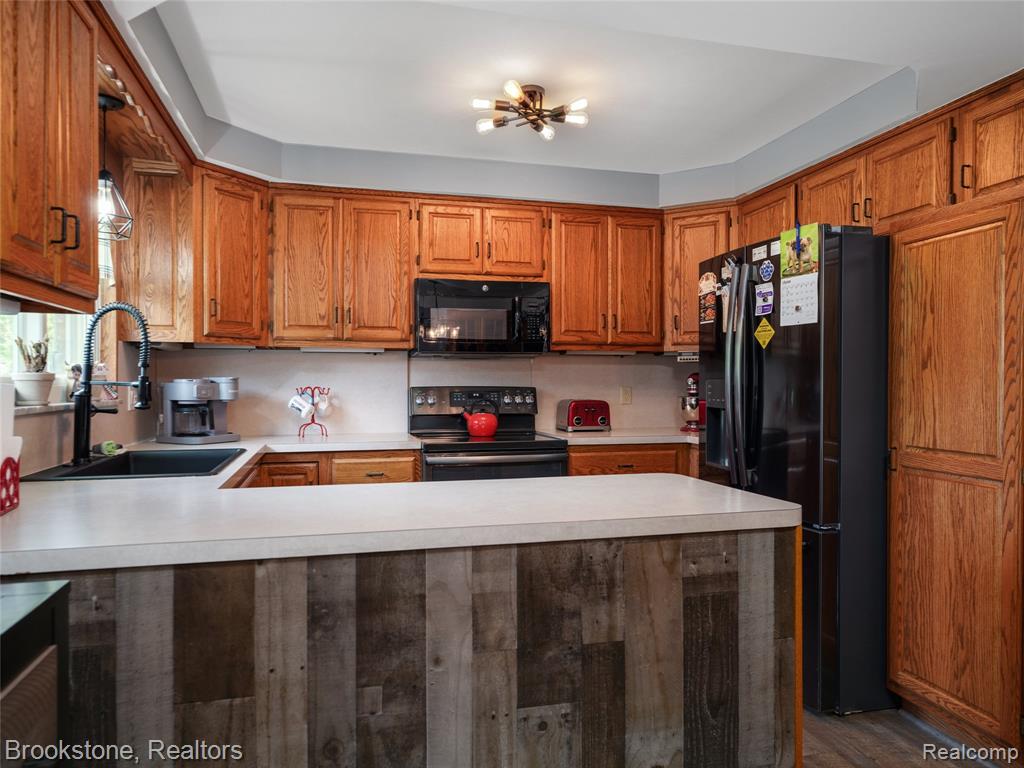 6042 Ravenswood Drive, Utica, MI 48316 — Photo 7