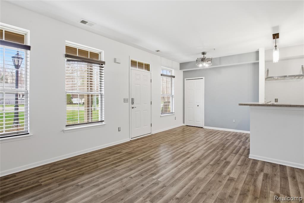 526 Red Oak Court, Walled Lake, MI 48390 — Photo 12