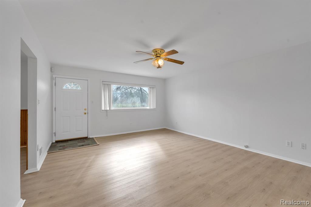 6571 N Highland Street, Dearborn Heights, MI 48127 — Photo 11