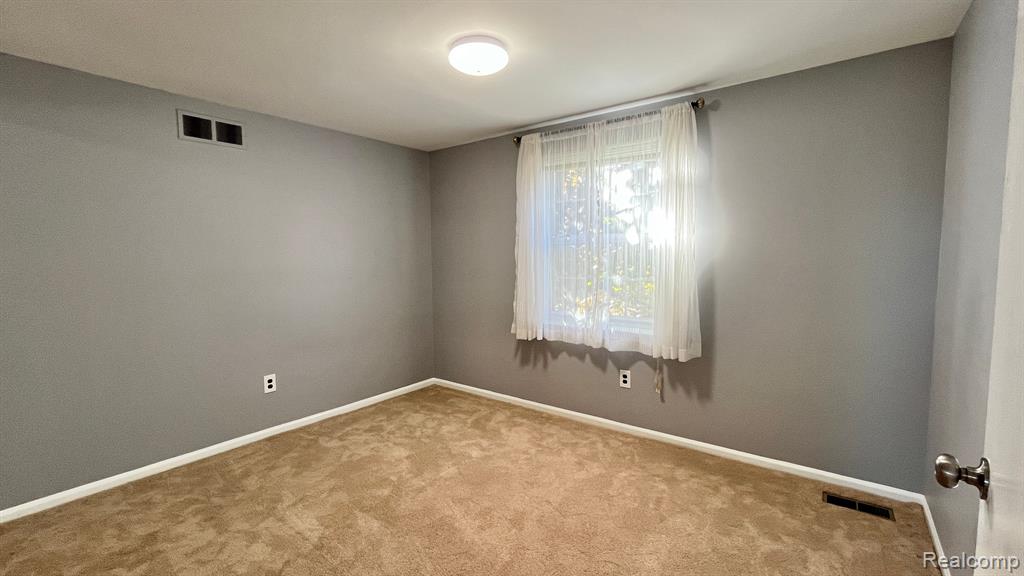 2852 MAYFAIR Drive, Troy, MI 48084 — Photo 24