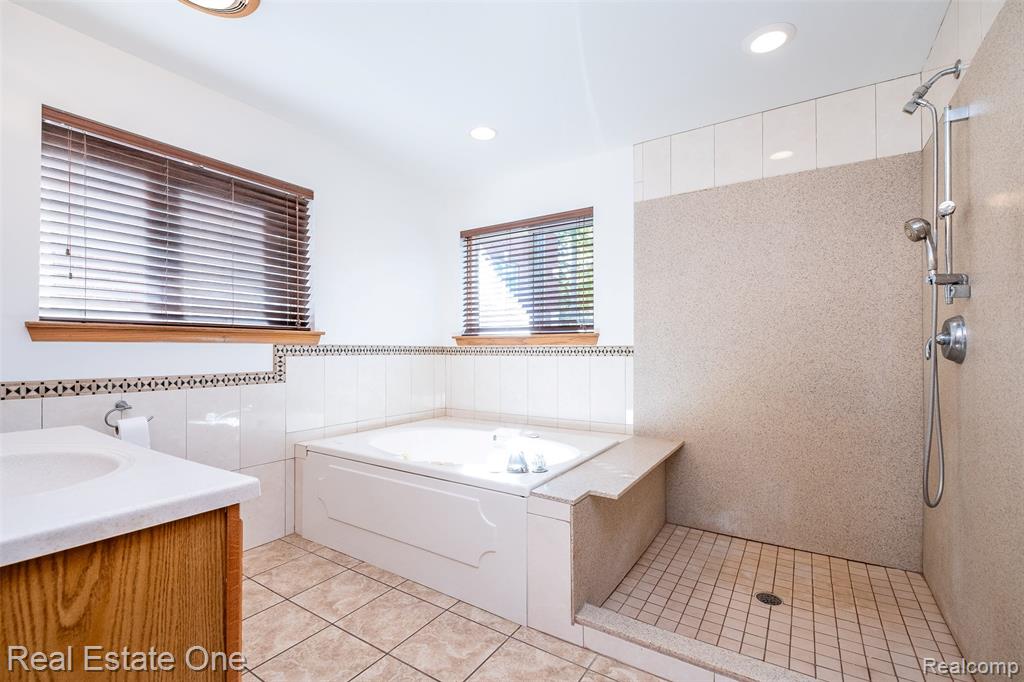 782 Appalachi Street, Commerce Twp, MI 48390 — Photo 34