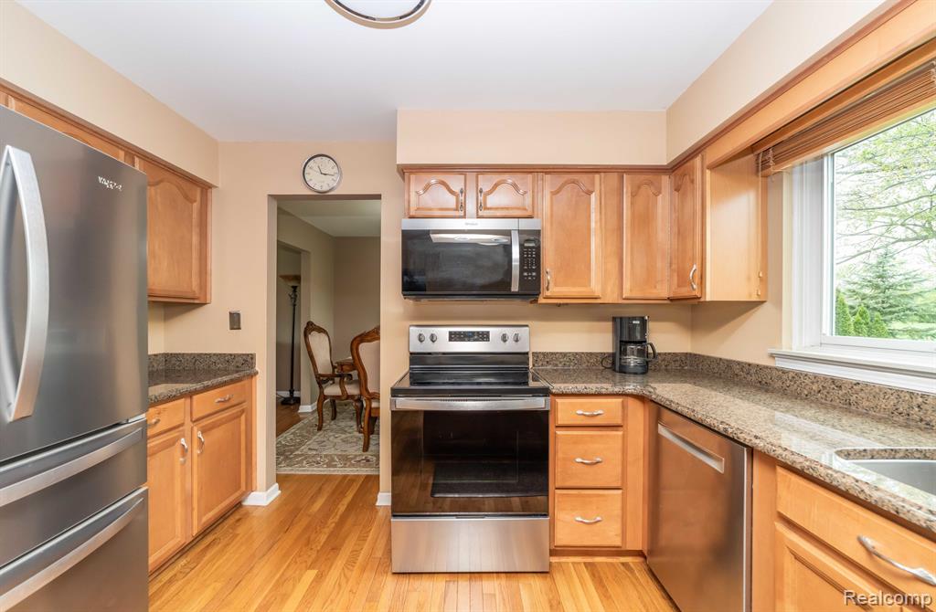 5628 WARRENSHIRE Drive, West Bloomfield, MI — Photo 31