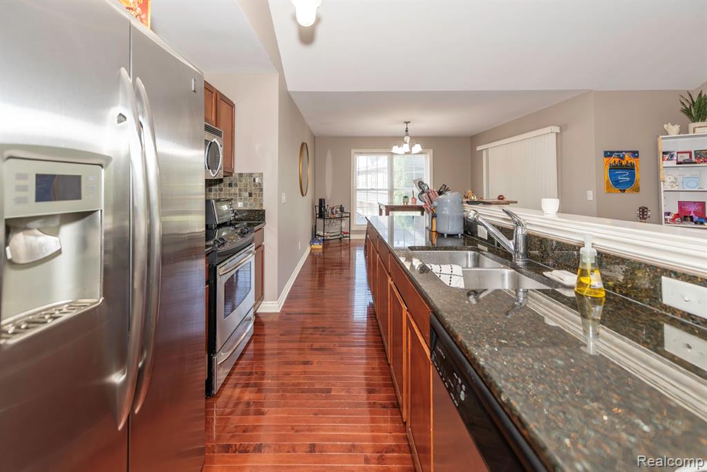 5738 Wellesley Lane, Ypsilanti, MI 48197 — Photo 11