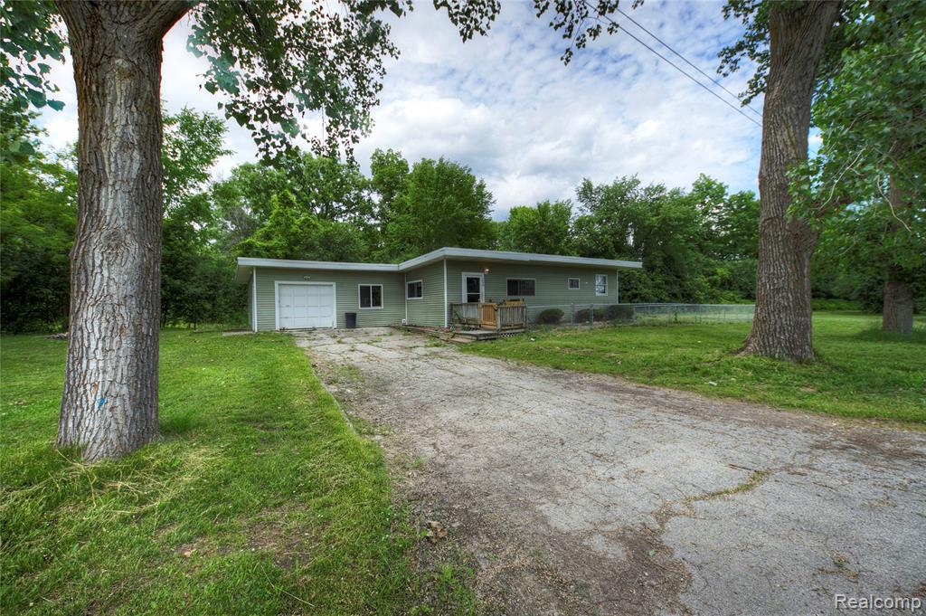 1906 Banner Road, Saginaw, MI 48601 — front exterior