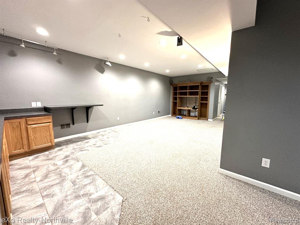8255 N TERRITORIAL Road, Dexter, MI 48130 — Photo 27