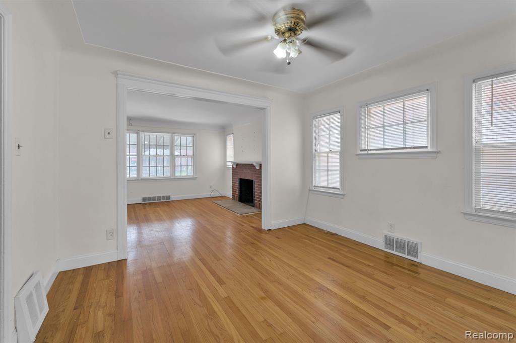 6120 MIDDLESEX Street, Dearborn, MI 48126 — Photo 11