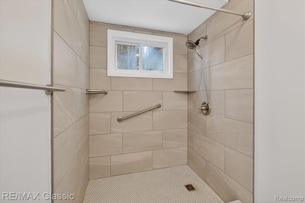 430 Sherwood Court, Holly, MI 48442 — Photo 28