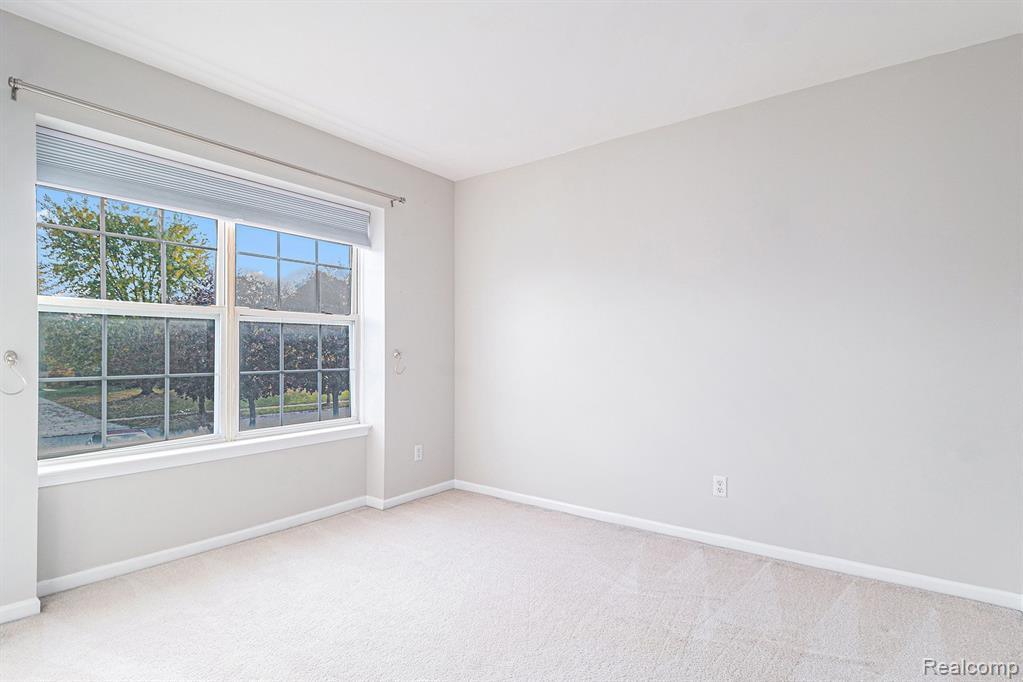 855 DRAKESHIRE Drive, Walled Lake, MI 48390 — Photo 23